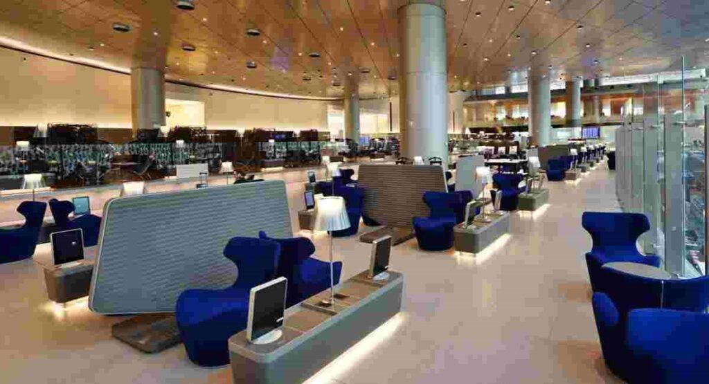 airport lounge hacks couches sleep in us airports